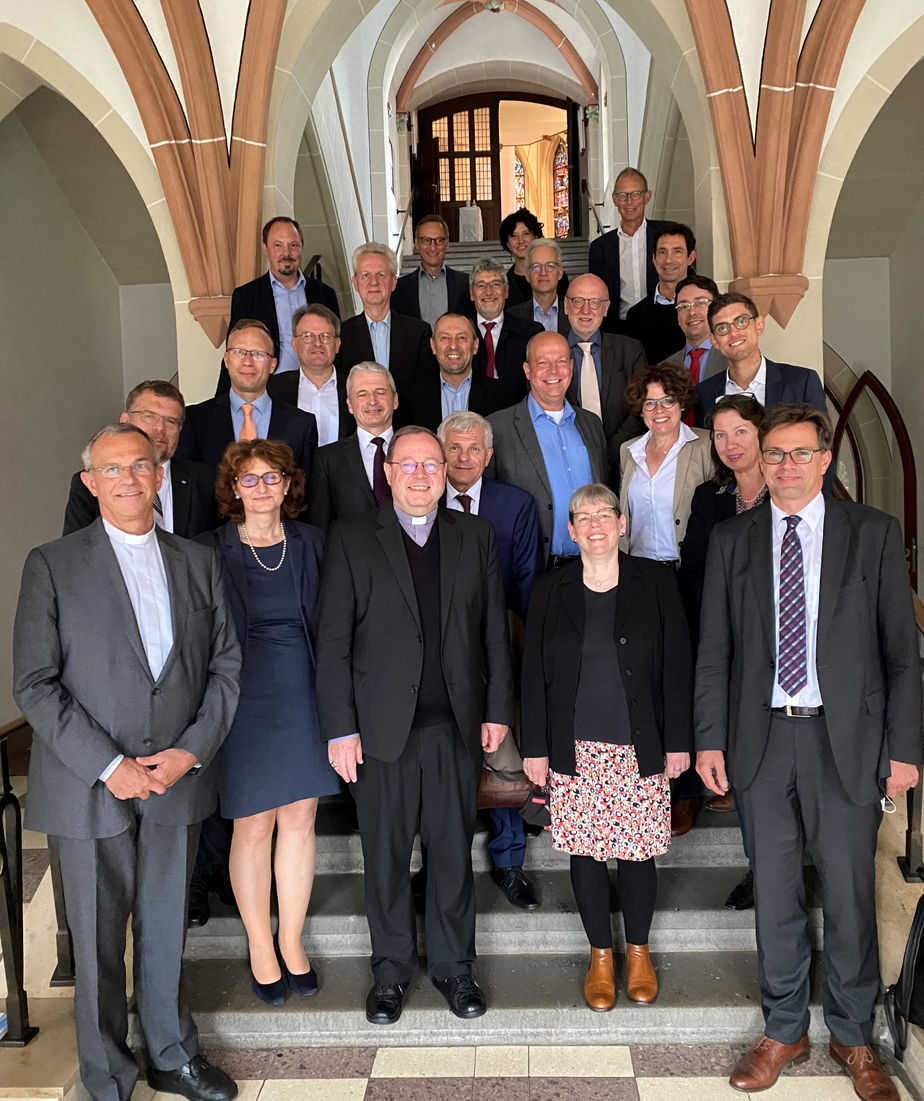 Die AkademiedirektorInnen der Katholischen Akademien Deutschlands und Bischof Georg Bätzing bei Ihrer Herbstkonferenz in Bonn