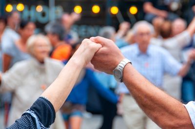 Biographische Lieder: Ein stimmungsvoller und unterhaltsamer Abend zur Bedeutung musiktherapeutischer Arbeit mit dementiell erkrankten Personen