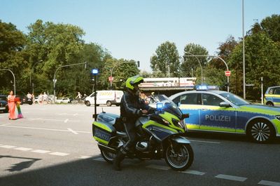 Polizei und Justiz im Nationalsozialismus - Die Polizei, Dein Freund und Helfer versus „Nicht durch formale Schranken gehemmt.“